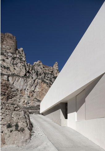 Casa en la Ladera de un Castillo