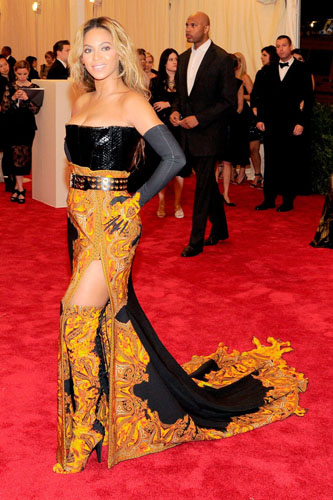 Beyonce nosi GIVENCHY