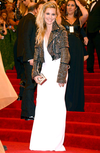 Sienna Miller nosi BURBERRY