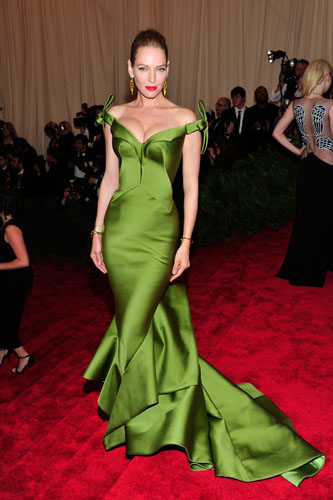 Uma Thurman nosi ZAC POSEN