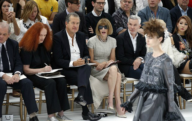 Anna Wintour, Grace Coddington, Baz Luhrmann i Mario Testino