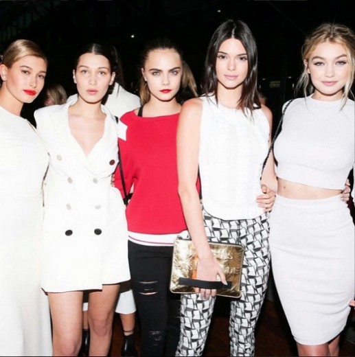 Hailee Baldwin, Bella Hadid, Cara Delevingne, Kendall Jenner i Gigi Hadid