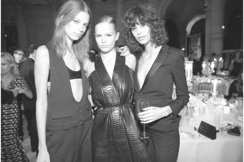 Lexie Boling, Anna Ewers i Mica Arganaraz