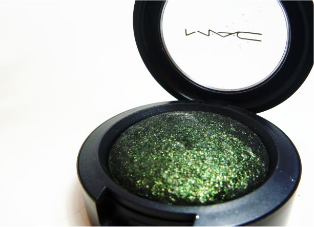 MAC Smutty Green eyeshadow